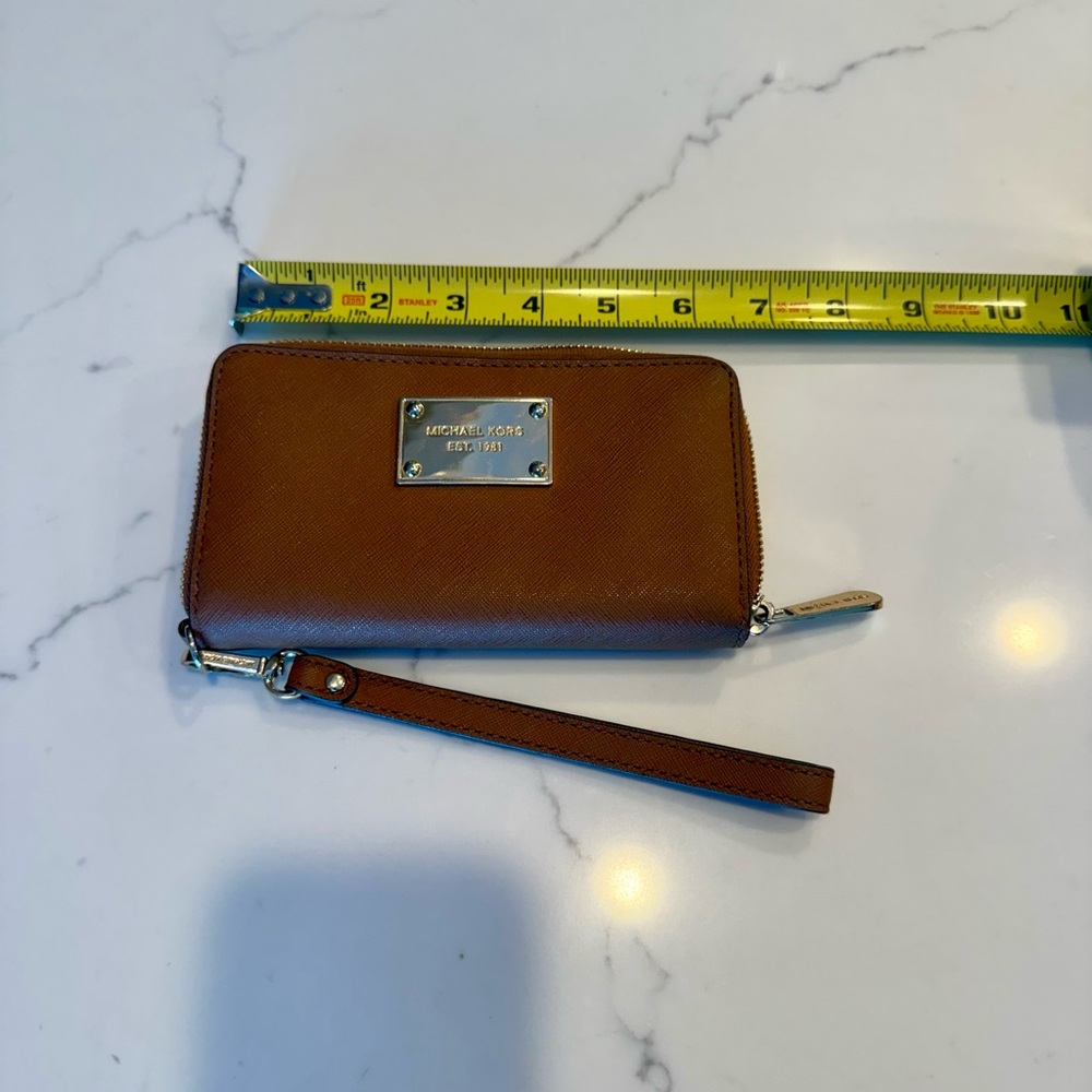 Michael Kors Brown Leather Jet Set Zip Around Wristlet Wallet - Picture 6 of 6